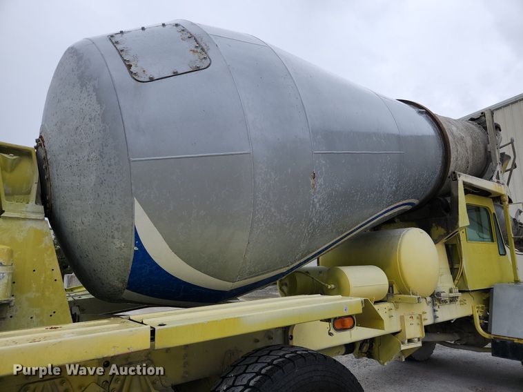 image for item EA9443 2003 Oshkosh S Series  ready mix truck