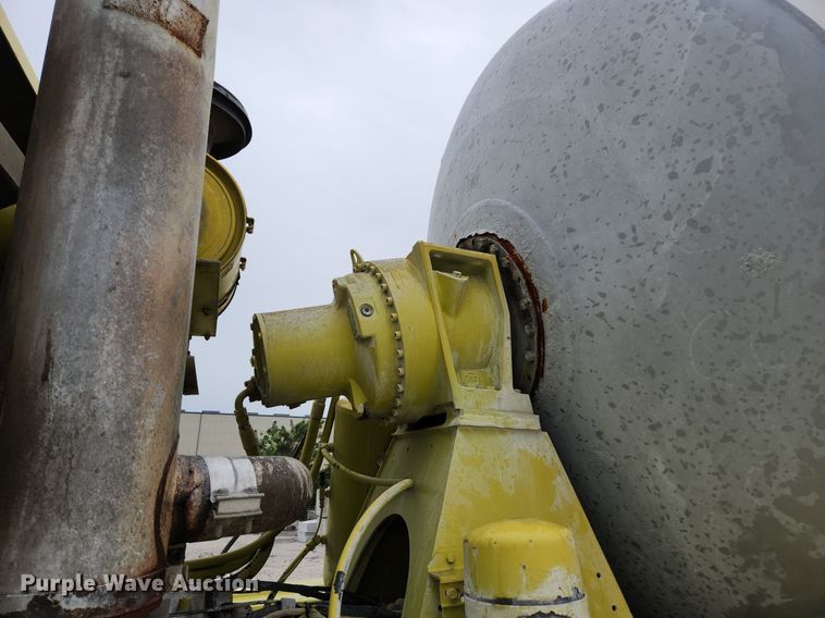 image for item EA9443 2003 Oshkosh S Series  ready mix truck