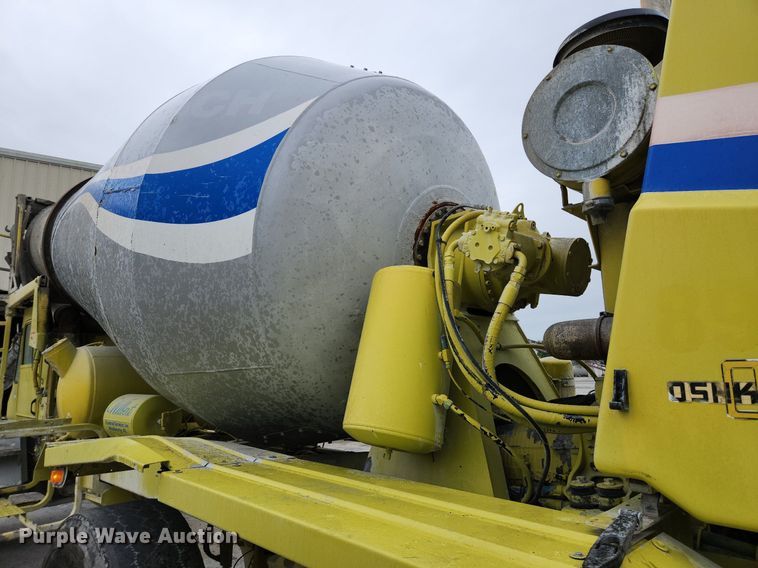 image for item EA9443 2003 Oshkosh S Series  ready mix truck