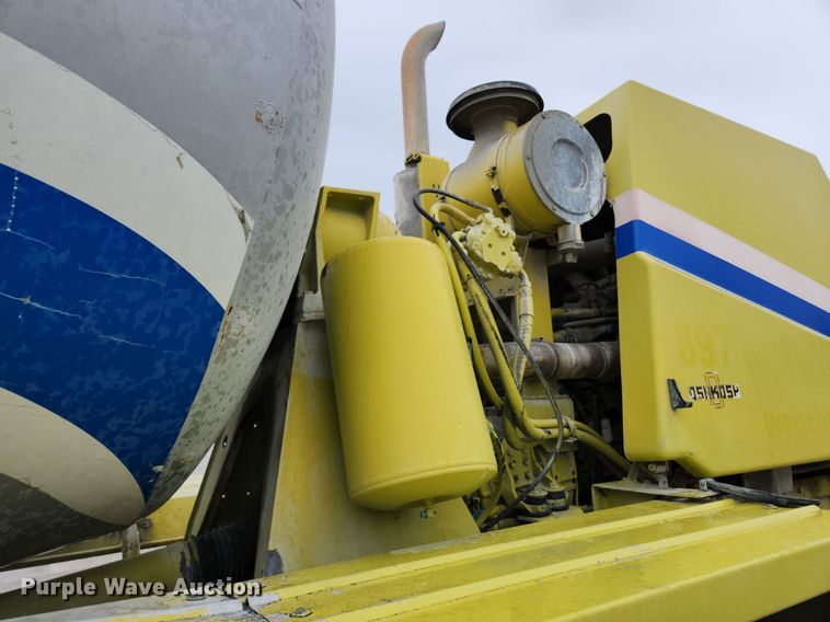 image for item EA9443 2003 Oshkosh S Series  ready mix truck