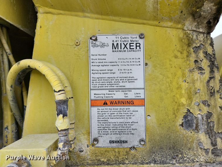 image for item EA9443 2003 Oshkosh S Series  ready mix truck