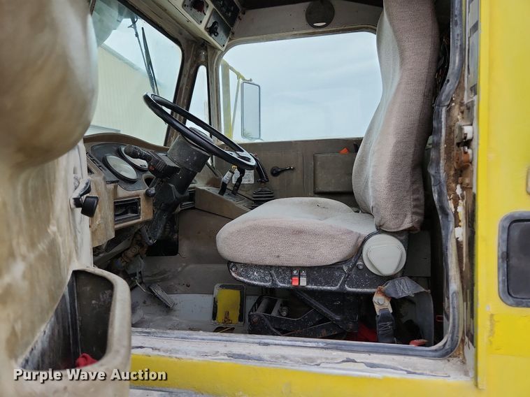 image for item EA9443 2003 Oshkosh S Series  ready mix truck