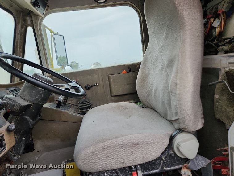 image for item EA9443 2003 Oshkosh S Series  ready mix truck