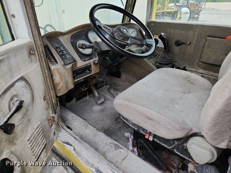 image for item EA9443 2003 Oshkosh S Series  ready mix truck