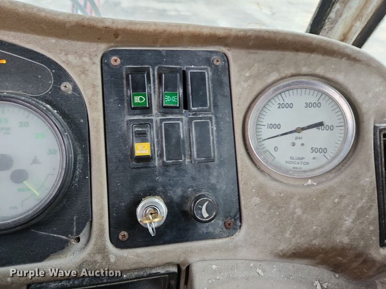 image for item EA9443 2003 Oshkosh S Series  ready mix truck