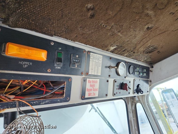 image for item EA9443 2003 Oshkosh S Series  ready mix truck