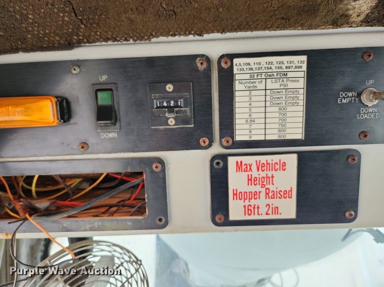 image for item EA9443 2003 Oshkosh S Series  ready mix truck