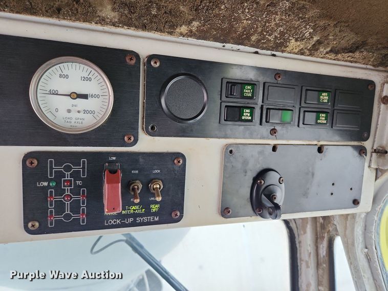 image for item EA9443 2003 Oshkosh S Series  ready mix truck