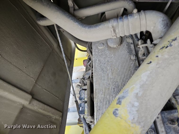 image for item EA9443 2003 Oshkosh S Series  ready mix truck