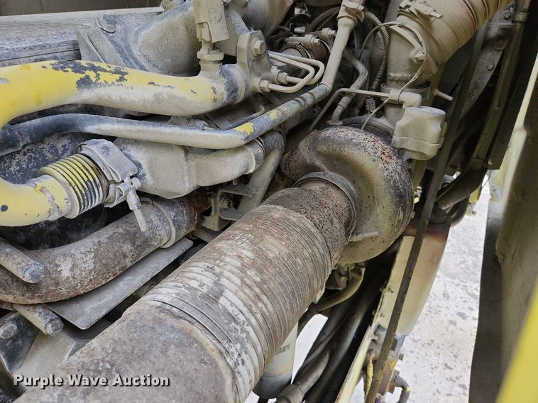 image for item EA9443 2003 Oshkosh S Series  ready mix truck