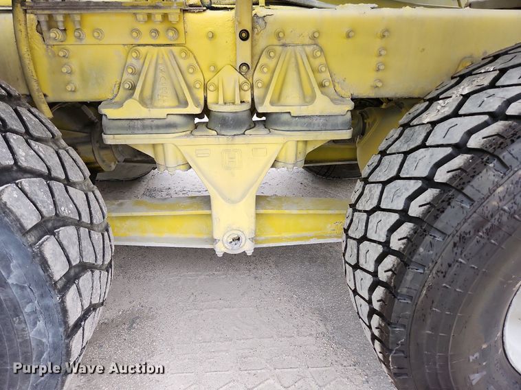 image for item EA9443 2003 Oshkosh S Series  ready mix truck