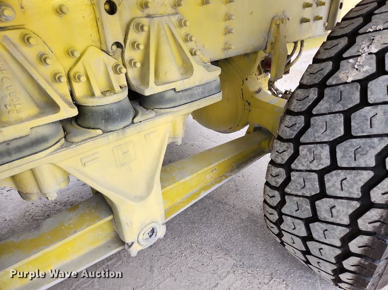 image for item EA9443 2003 Oshkosh S Series  ready mix truck