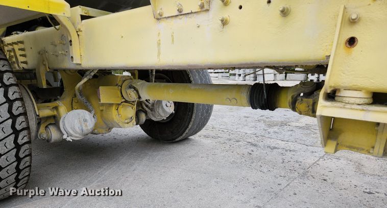 image for item EA9443 2003 Oshkosh S Series  ready mix truck