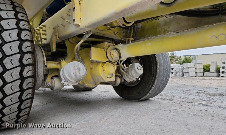 image for item EA9443 2003 Oshkosh S Series  ready mix truck