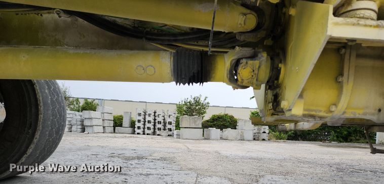 image for item EA9443 2003 Oshkosh S Series  ready mix truck