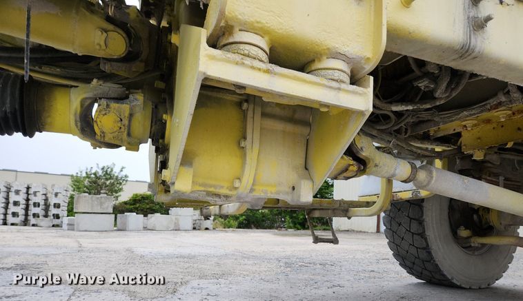 image for item EA9443 2003 Oshkosh S Series  ready mix truck