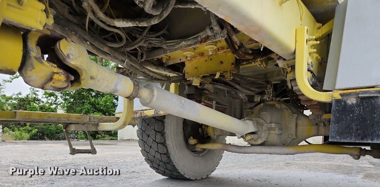 image for item EA9443 2003 Oshkosh S Series  ready mix truck