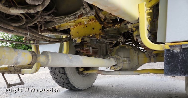 image for item EA9443 2003 Oshkosh S Series  ready mix truck