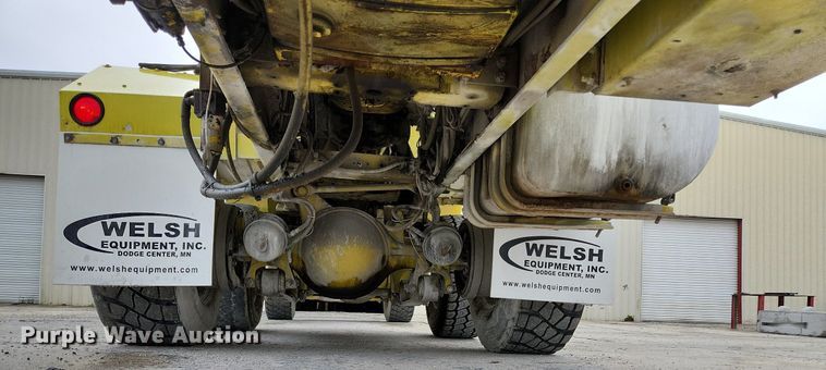 image for item EA9443 2003 Oshkosh S Series  ready mix truck