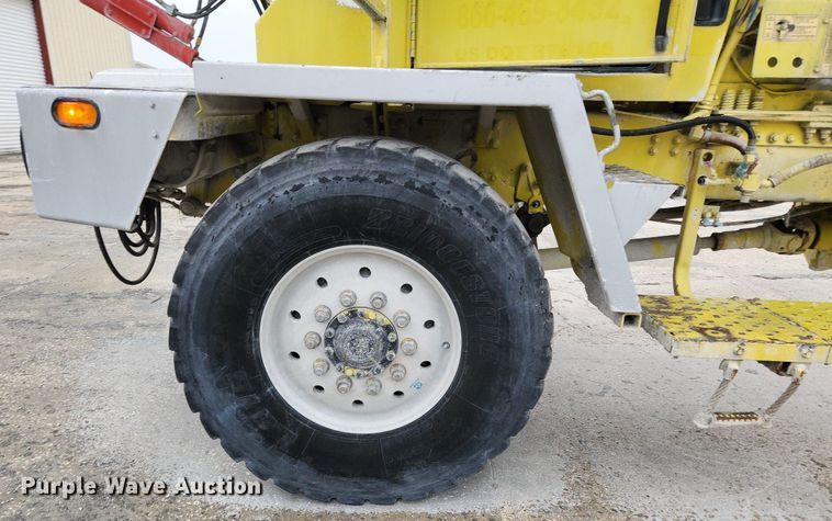 image for item EA9443 2003 Oshkosh S Series  ready mix truck