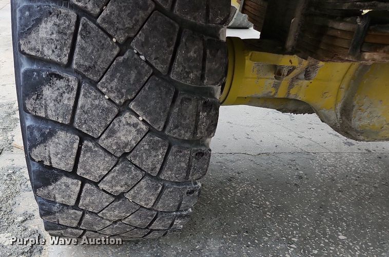 image for item EA9443 2003 Oshkosh S Series  ready mix truck