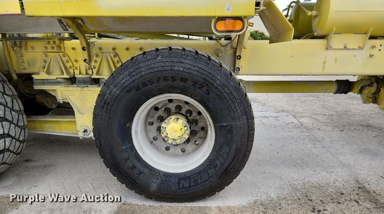 image for item EA9443 2003 Oshkosh S Series  ready mix truck