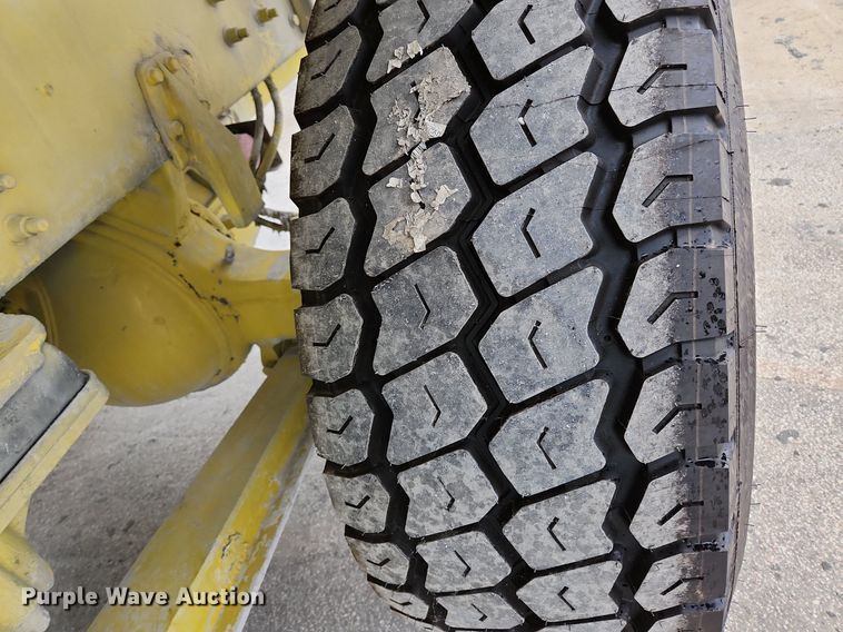 image for item EA9443 2003 Oshkosh S Series  ready mix truck