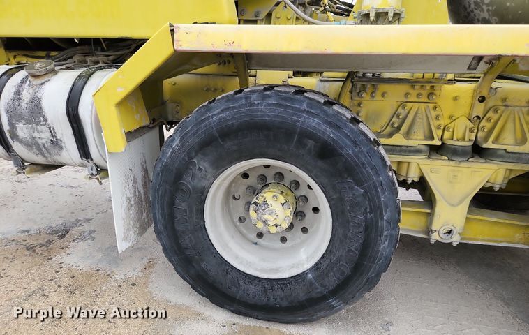 image for item EA9443 2003 Oshkosh S Series  ready mix truck