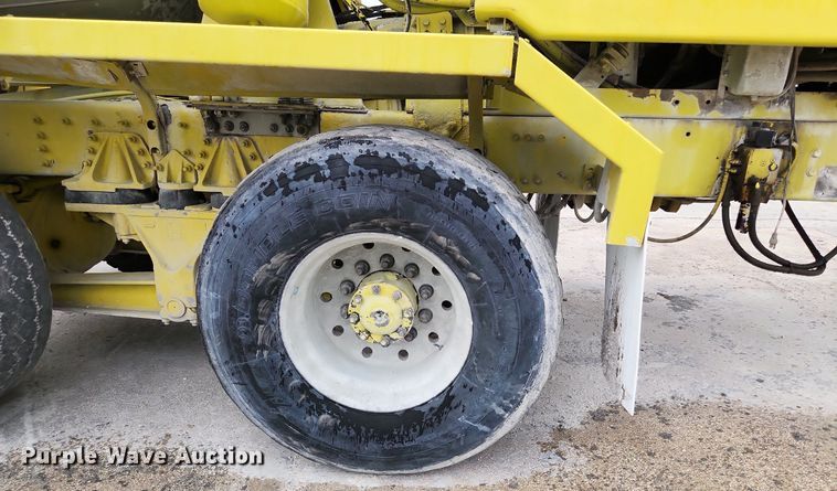 image for item EA9443 2003 Oshkosh S Series  ready mix truck