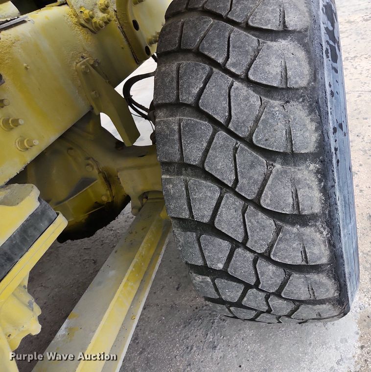 image for item EA9443 2003 Oshkosh S Series  ready mix truck