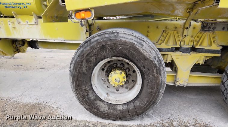 image for item EA9443 2003 Oshkosh S Series  ready mix truck