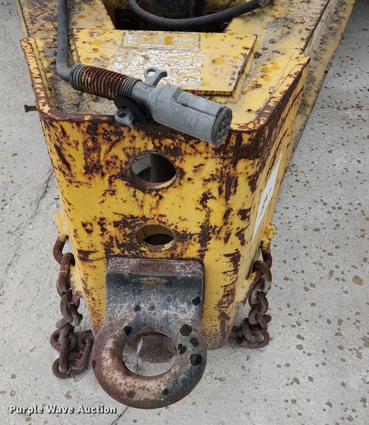 image for item EA9444 2003 Eager Beaver 20HALX  equipment trailer