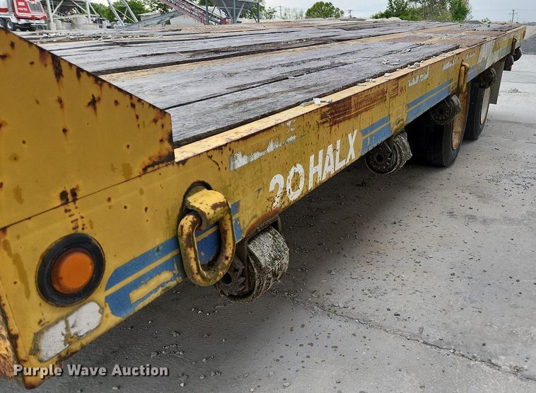 image for item EA9444 2003 Eager Beaver 20HALX  equipment trailer