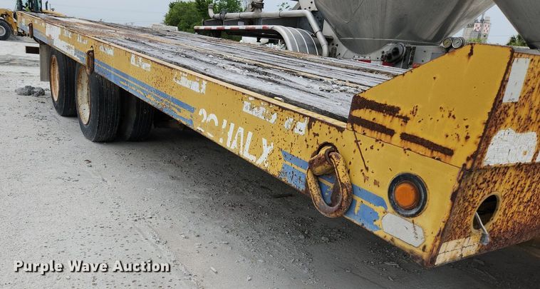 image for item EA9444 2003 Eager Beaver 20HALX  equipment trailer