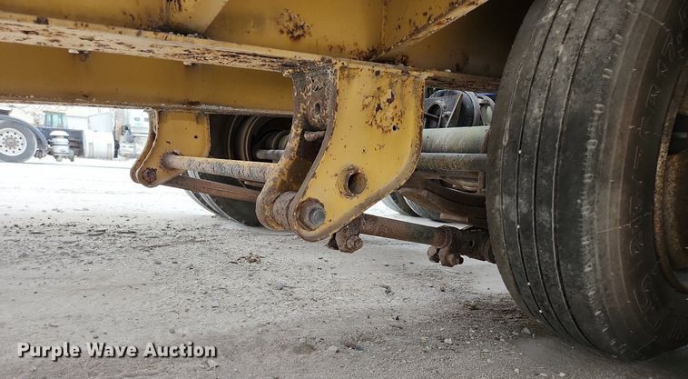 image for item EA9444 2003 Eager Beaver 20HALX  equipment trailer