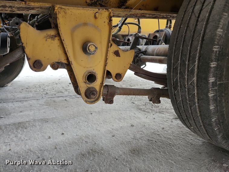 image for item EA9444 2003 Eager Beaver 20HALX  equipment trailer