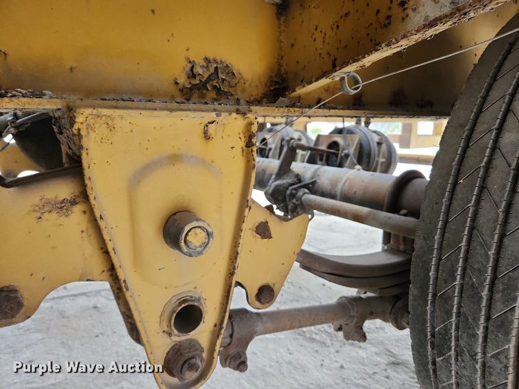 image for item EA9444 2003 Eager Beaver 20HALX  equipment trailer