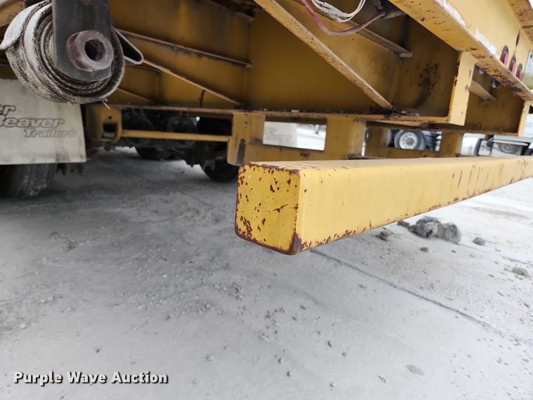image for item EA9444 2003 Eager Beaver 20HALX  equipment trailer