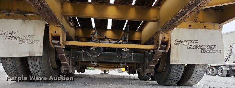 image for item EA9444 2003 Eager Beaver 20HALX  equipment trailer