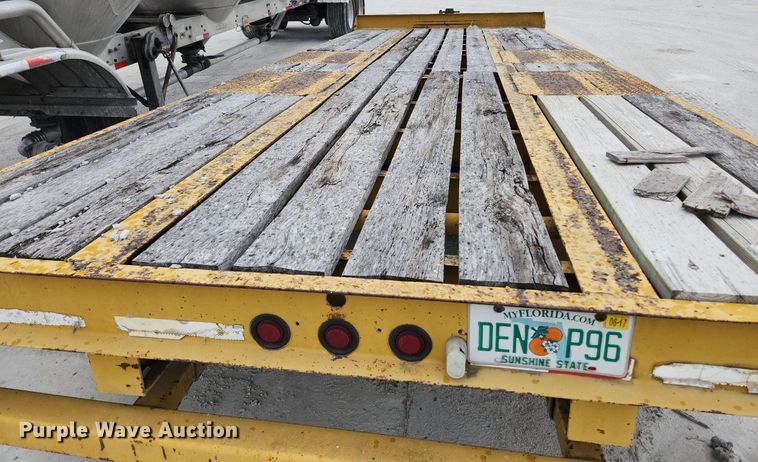 image for item EA9444 2003 Eager Beaver 20HALX  equipment trailer