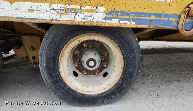 image for item EA9444 2003 Eager Beaver 20HALX  equipment trailer