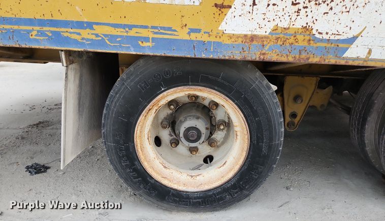 image for item EA9444 2003 Eager Beaver 20HALX  equipment trailer