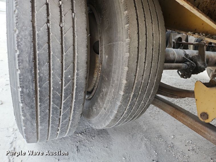 image for item EA9444 2003 Eager Beaver 20HALX  equipment trailer