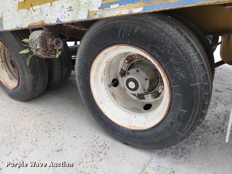 image for item EA9444 2003 Eager Beaver 20HALX  equipment trailer