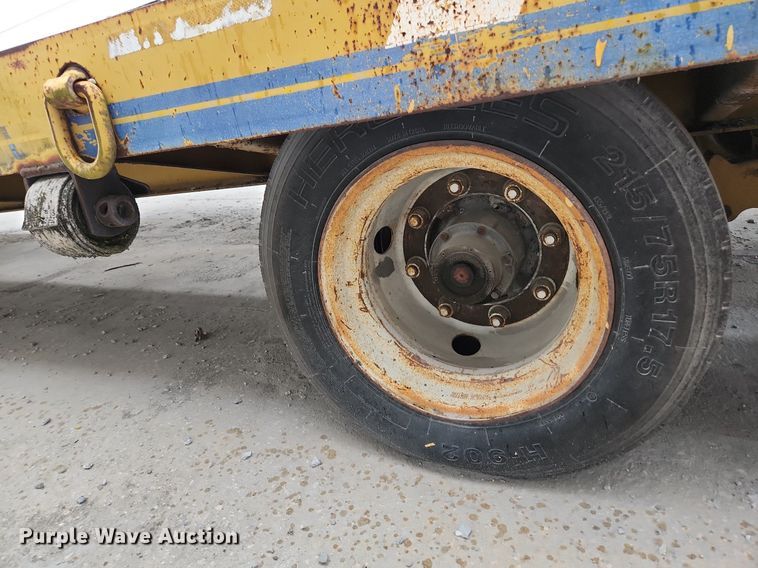 image for item EA9444 2003 Eager Beaver 20HALX  equipment trailer