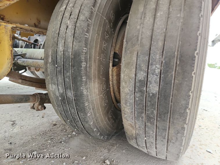 image for item EA9444 2003 Eager Beaver 20HALX  equipment trailer