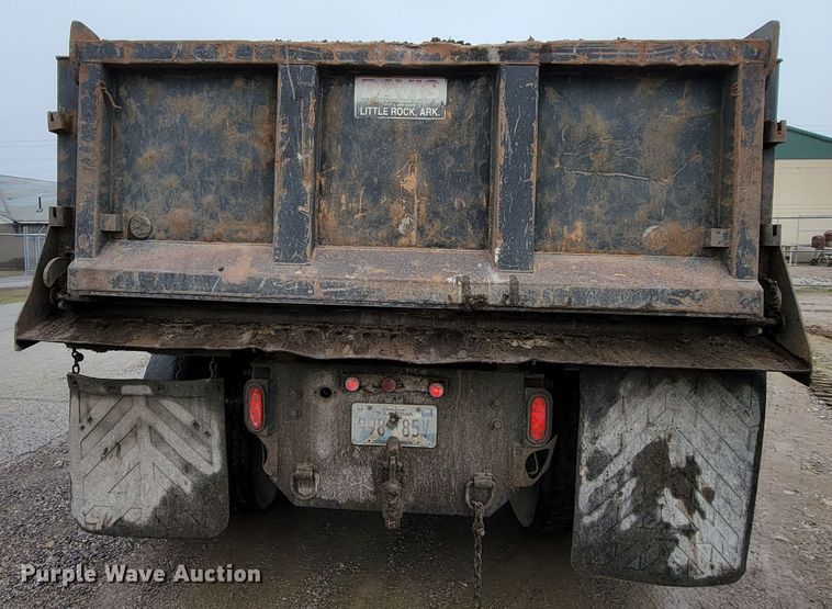image for item HG9442 2003 GMC C7500  dump truck