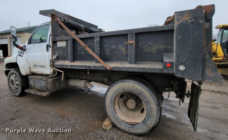image for item HG9442 2003 GMC C7500  dump truck
