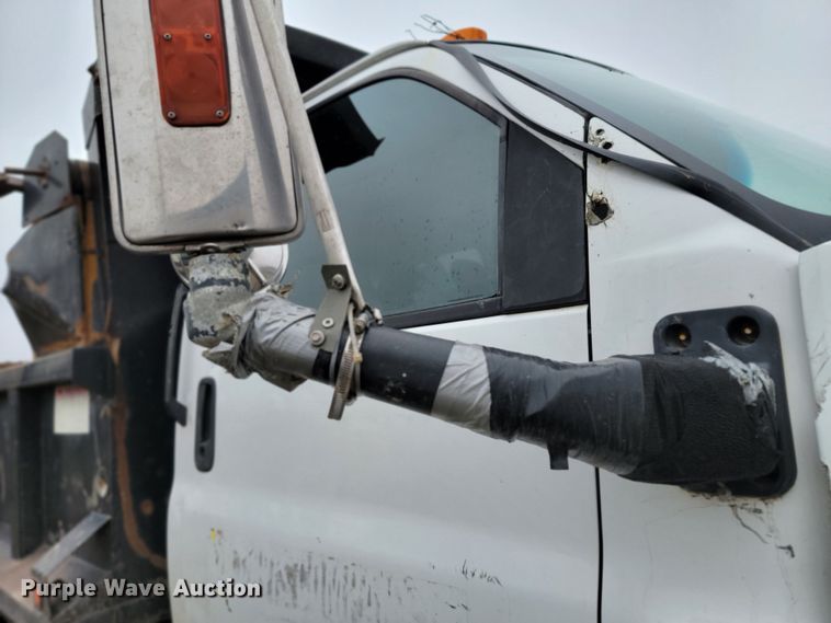 image for item HG9442 2003 GMC C7500  dump truck