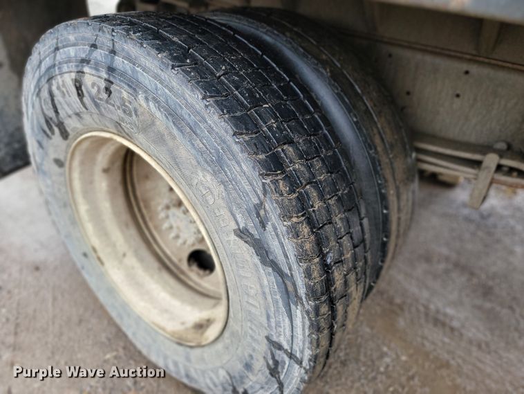 image for item HG9442 2003 GMC C7500  dump truck